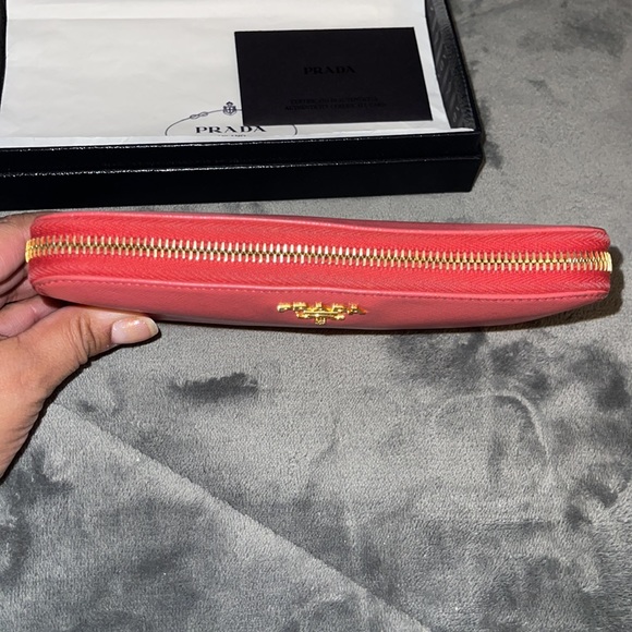 Prada Saffiano zippy long wallet excellent condition Preloved - Picture 11 of 15
